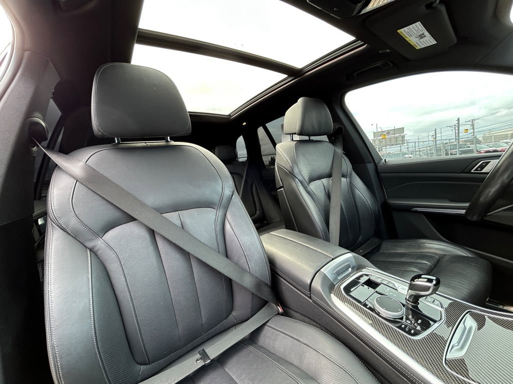 Used 2022 BMW X5 M50i w/ Premium Package image 27