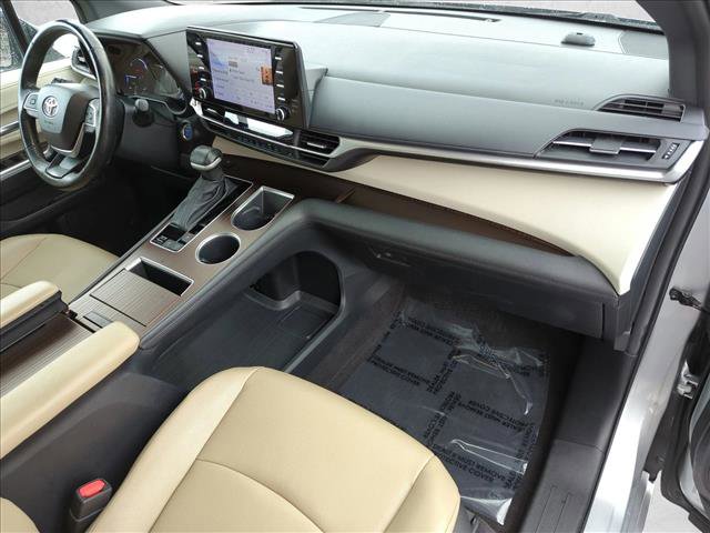 Used 2023 Toyota Sienna XLE image 21