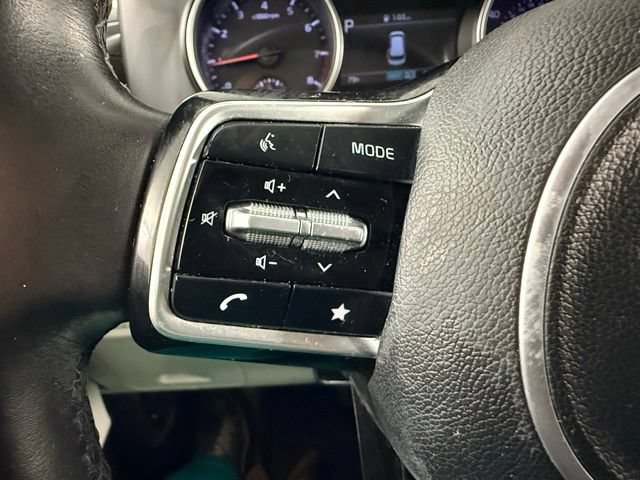 Used 2023 Kia Carnival LX FWD image 31