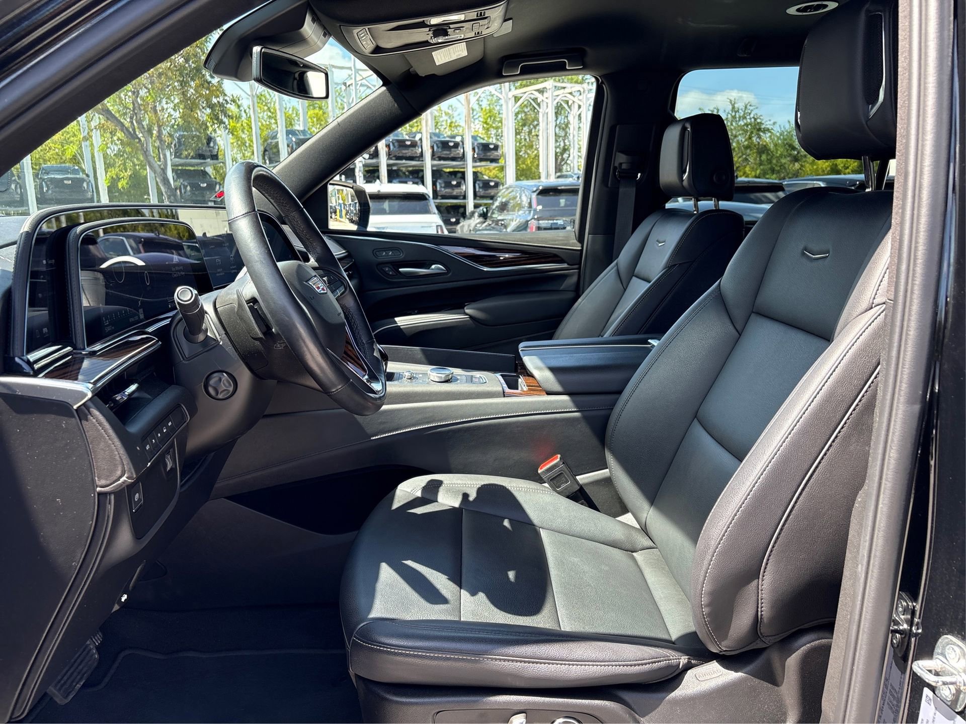 Used 2024 Cadillac Escalade ESV Luxury image 9