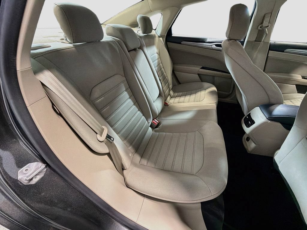 Used 2020 Ford Fusion SE FWD image 25