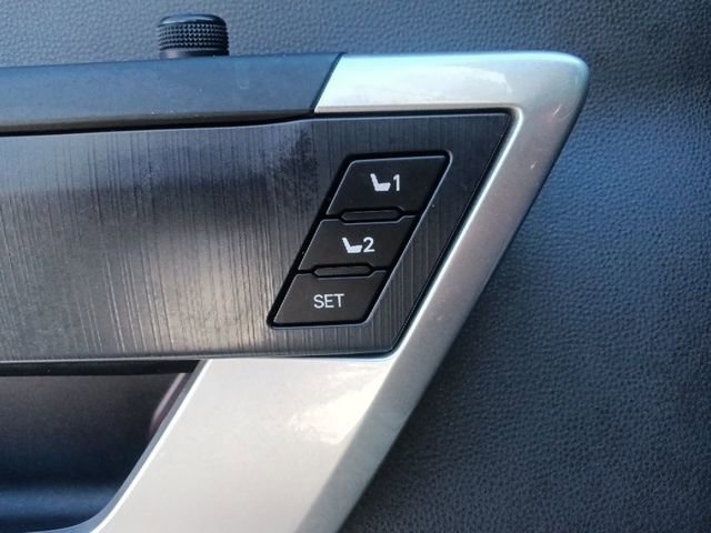 Used 2025 Toyota Sequoia Platinum AWD/4WD image 13