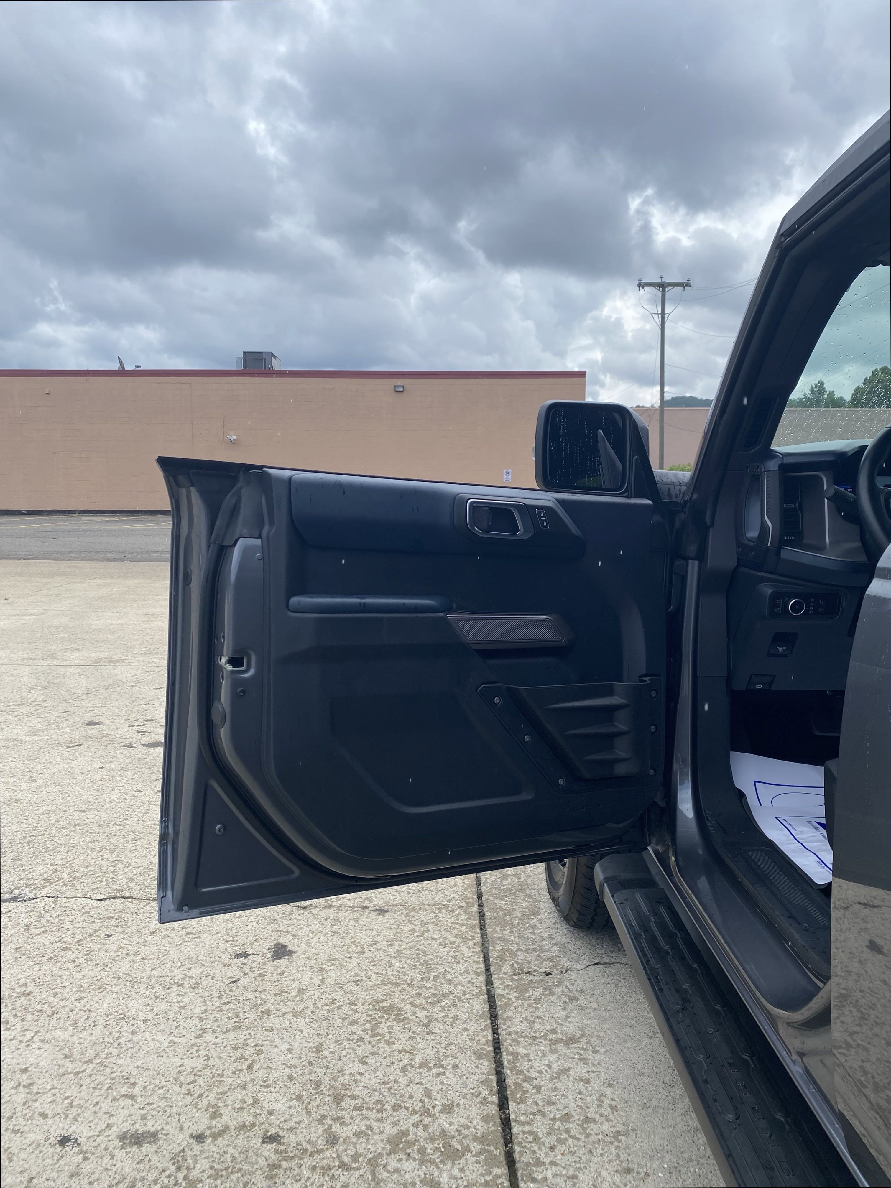 Used 2023 Ford Bronco Outer Banks image 3