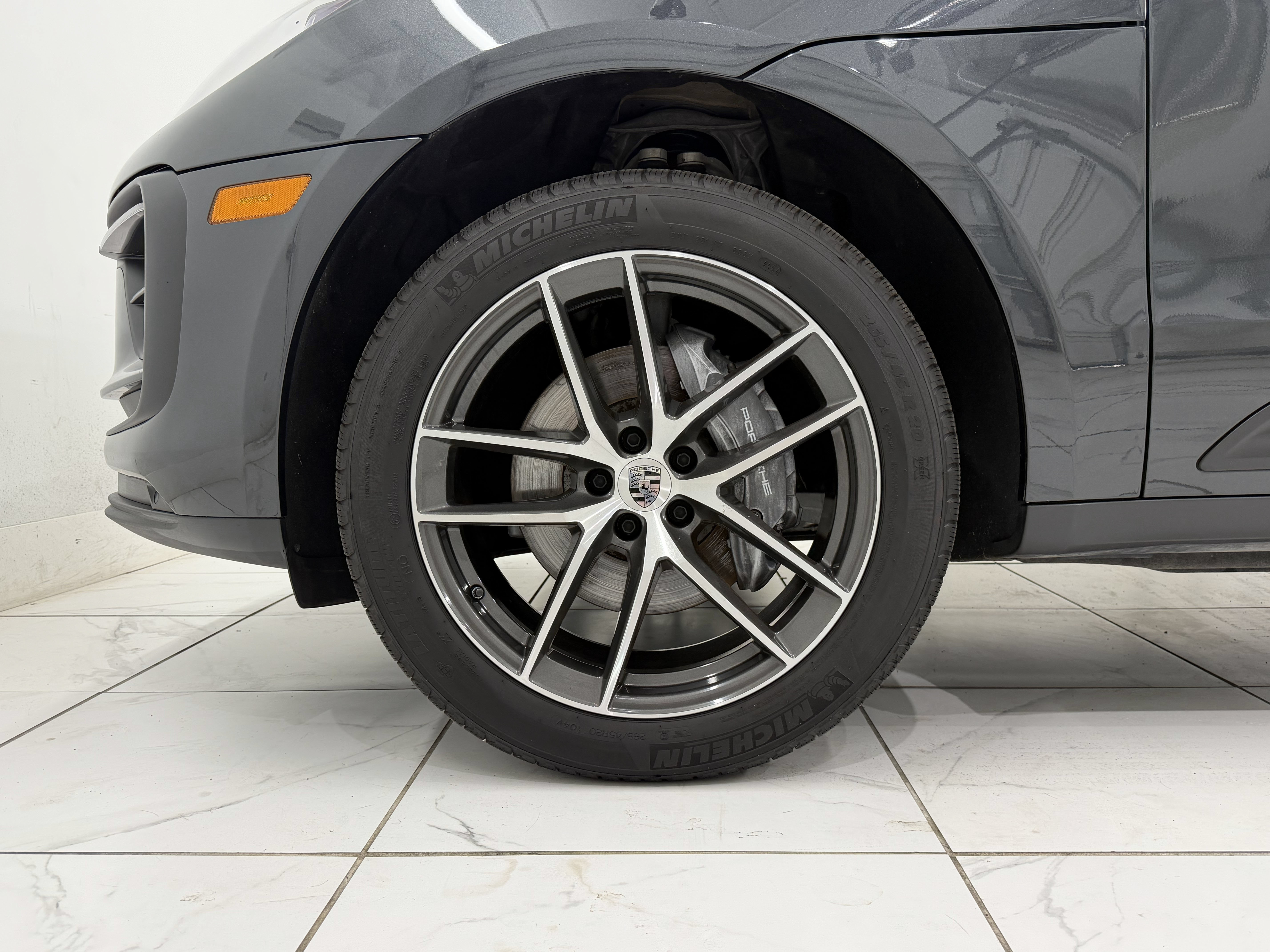 Certified 2024 Porsche Macan AWD/4WD image 16