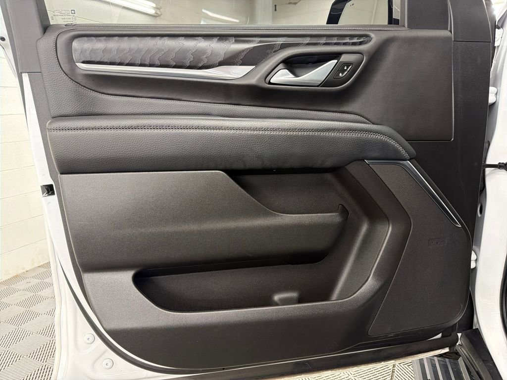 Used 2022 GMC Yukon Denali w/ Denali Premium Package image 16