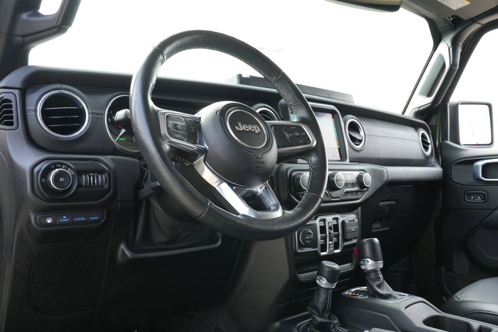 Used 2021 Jeep Wrangler Unlimited Sahara w/ Cold Weather Group AWD/4WD image 15