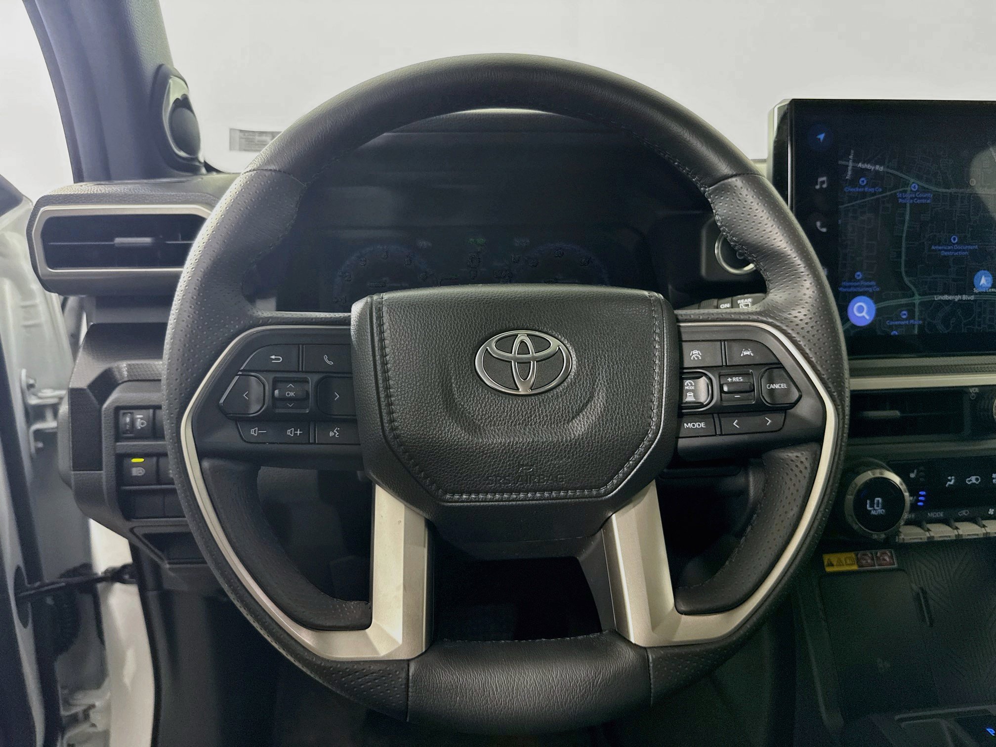Used 2025 Toyota 4Runner Limited AWD/4WD image 12