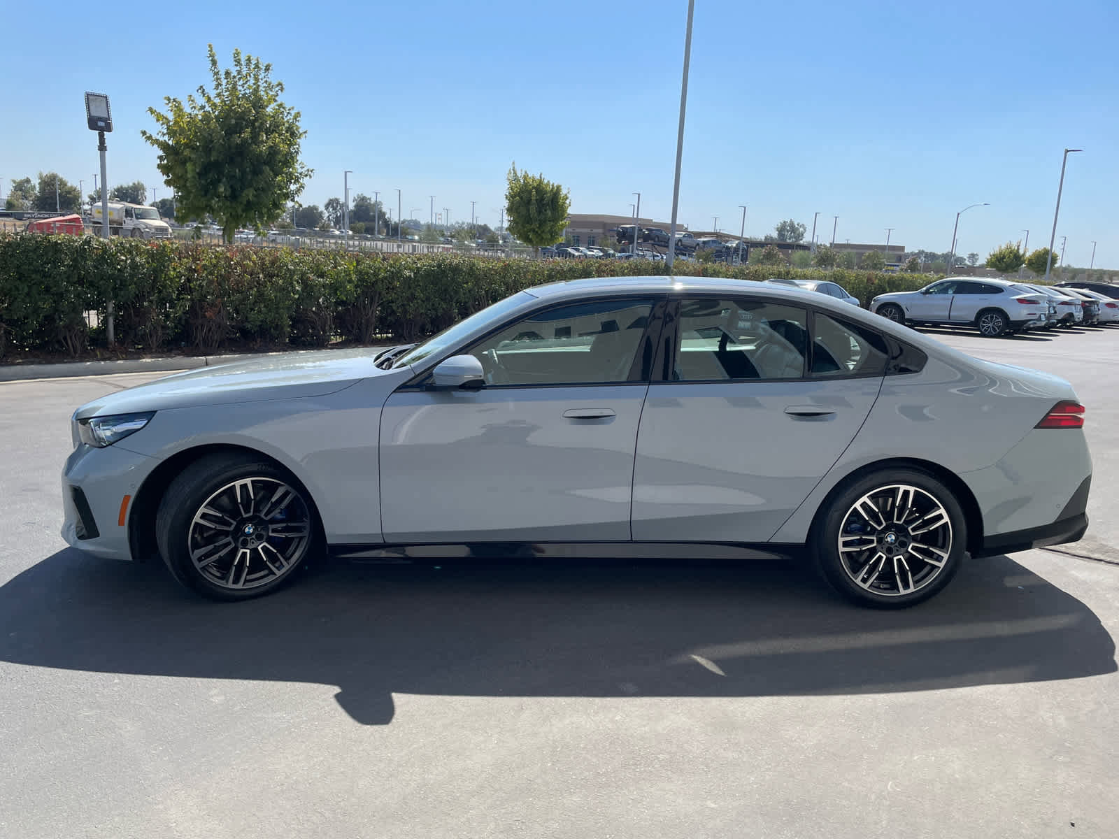 Used 2025 BMW 530i xDrive image 3