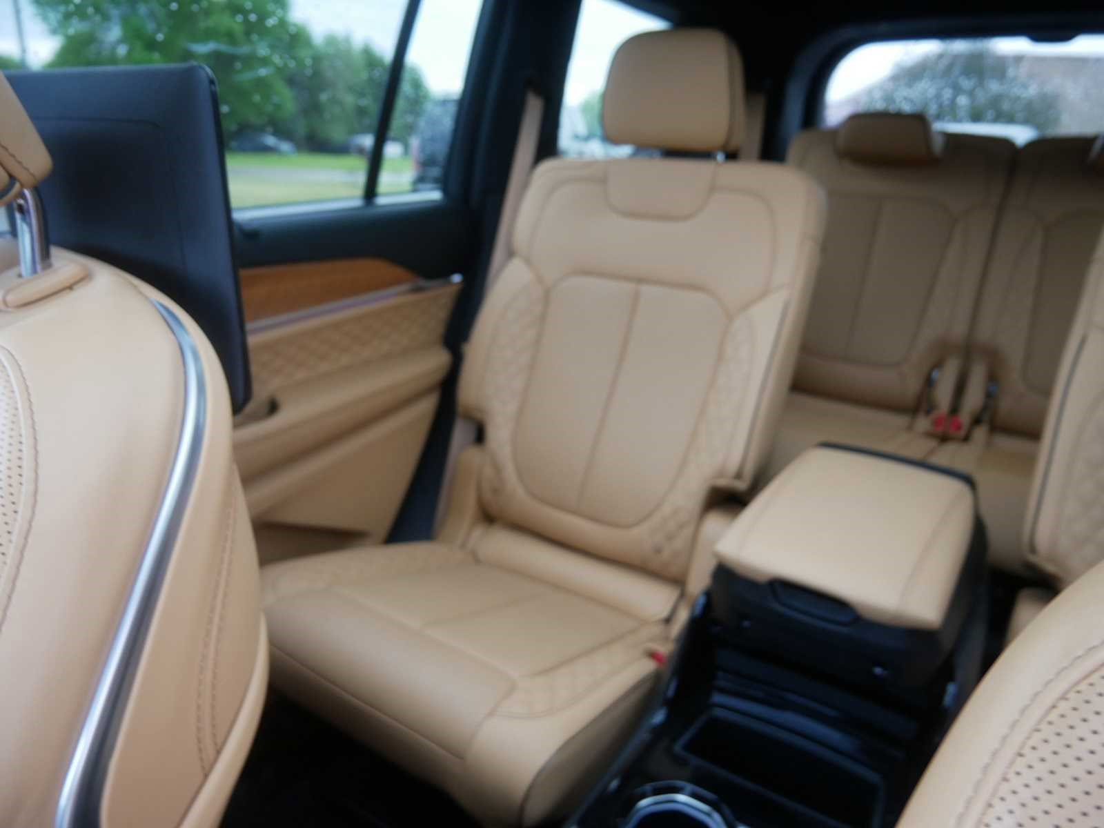 Used 2024 Jeep Grand Cherokee L Summit AWD/4WD image 12