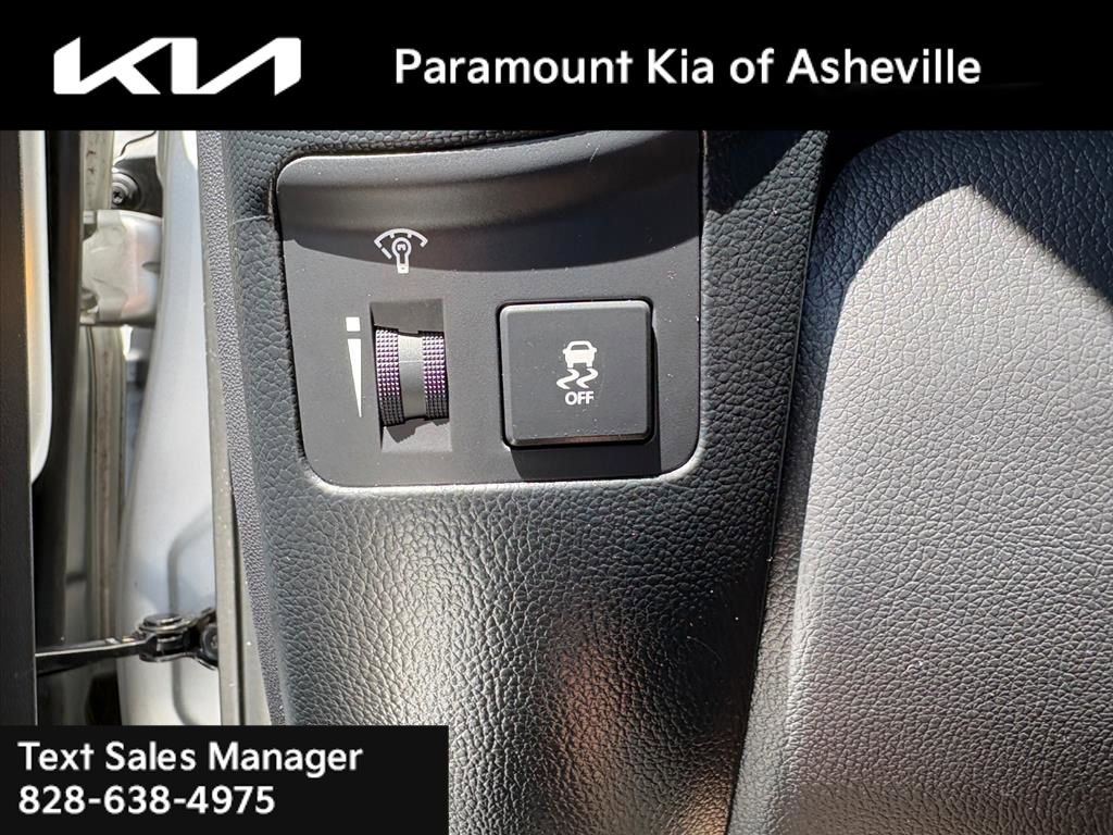 Used 2013 Kia Soul + FWD image 26