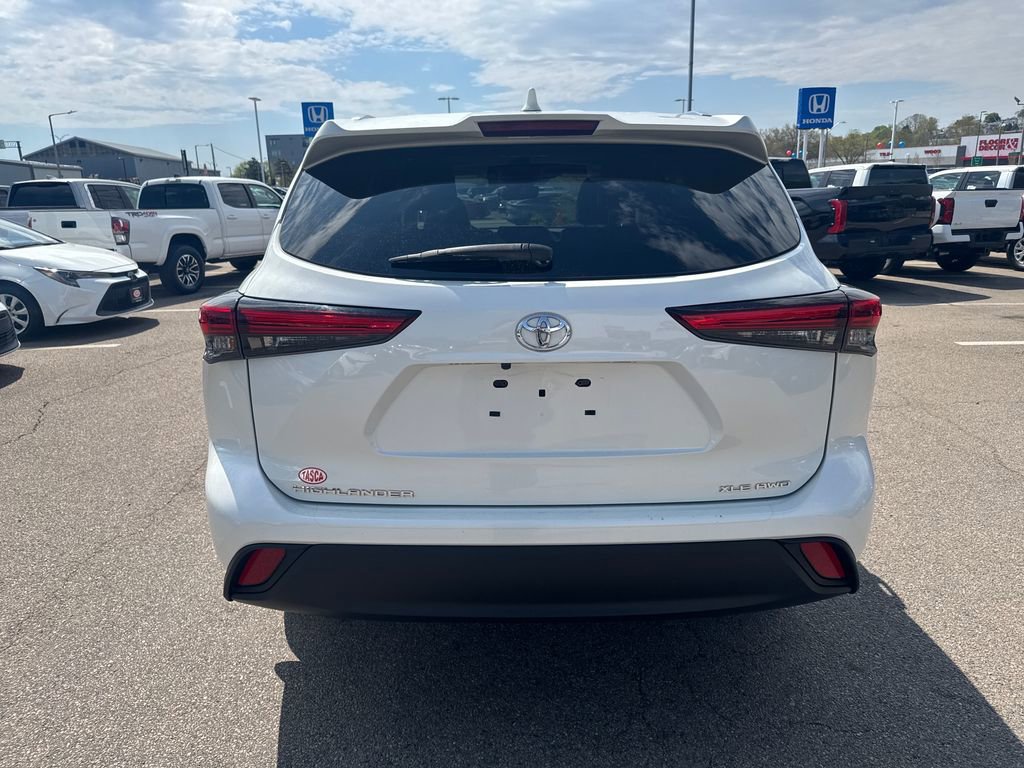 Used 2021 Toyota Highlander XLE AWD/4WD image 6