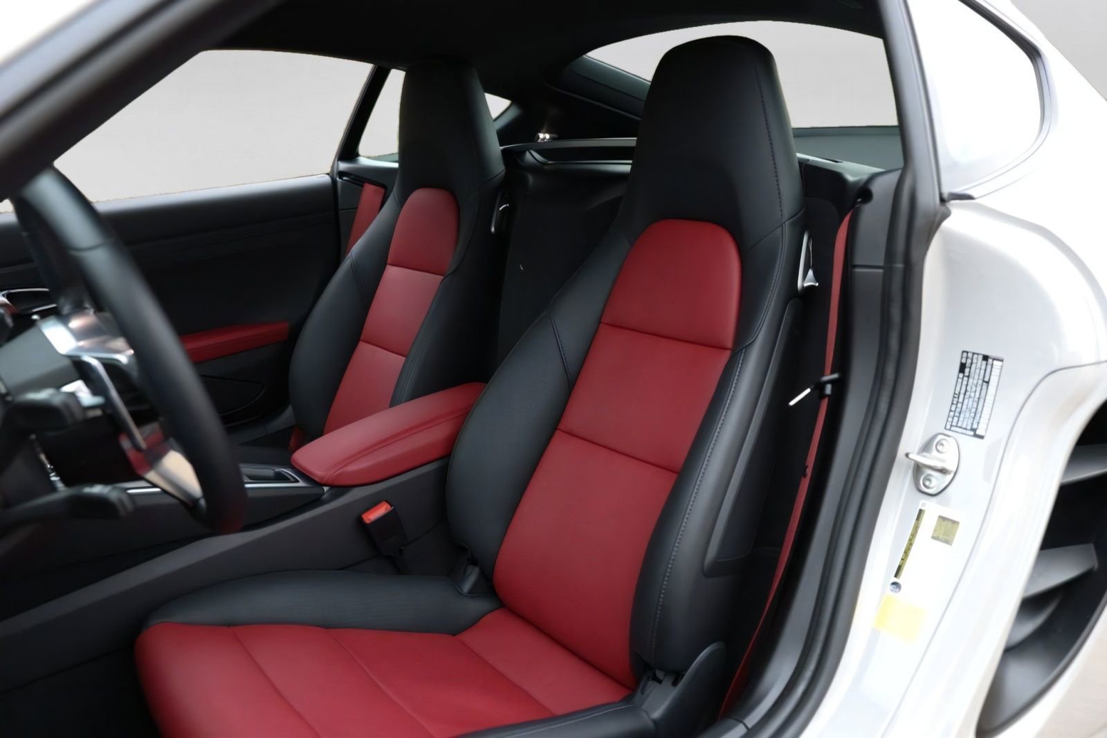 Used 2025 Porsche 718 Cayman RWD image 5