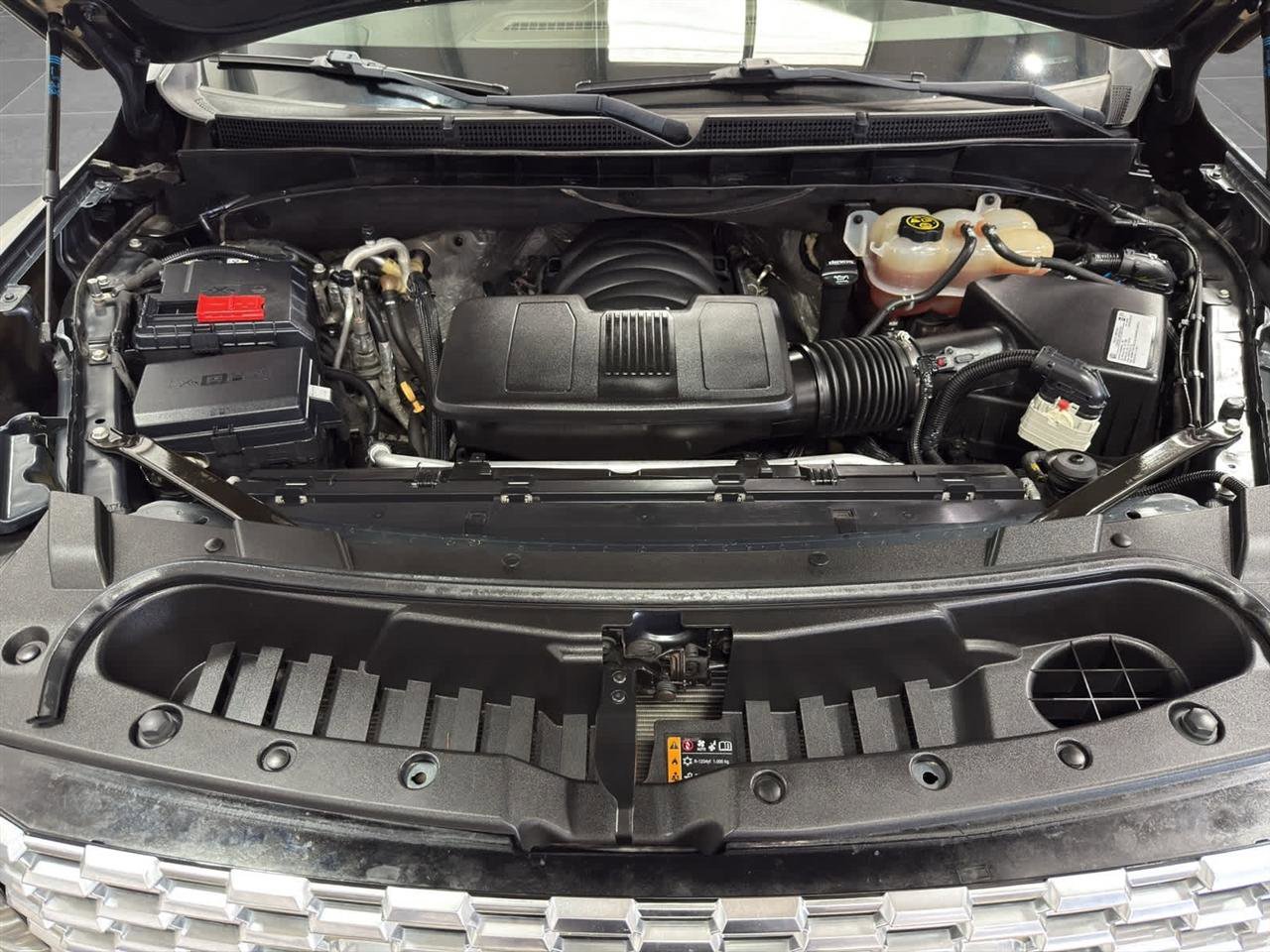 Used 2021 GMC Yukon Denali w/ Denali Premium Package image 9