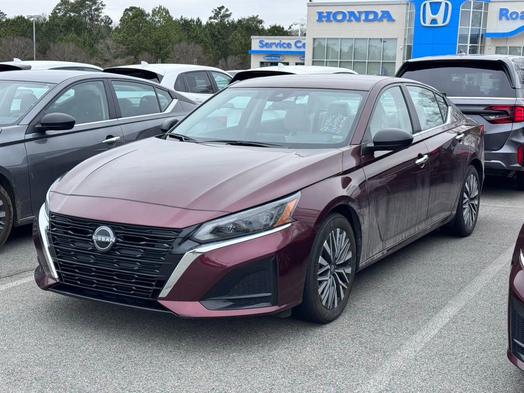 Used 2024 Nissan Altima 2.5 SV image 1
