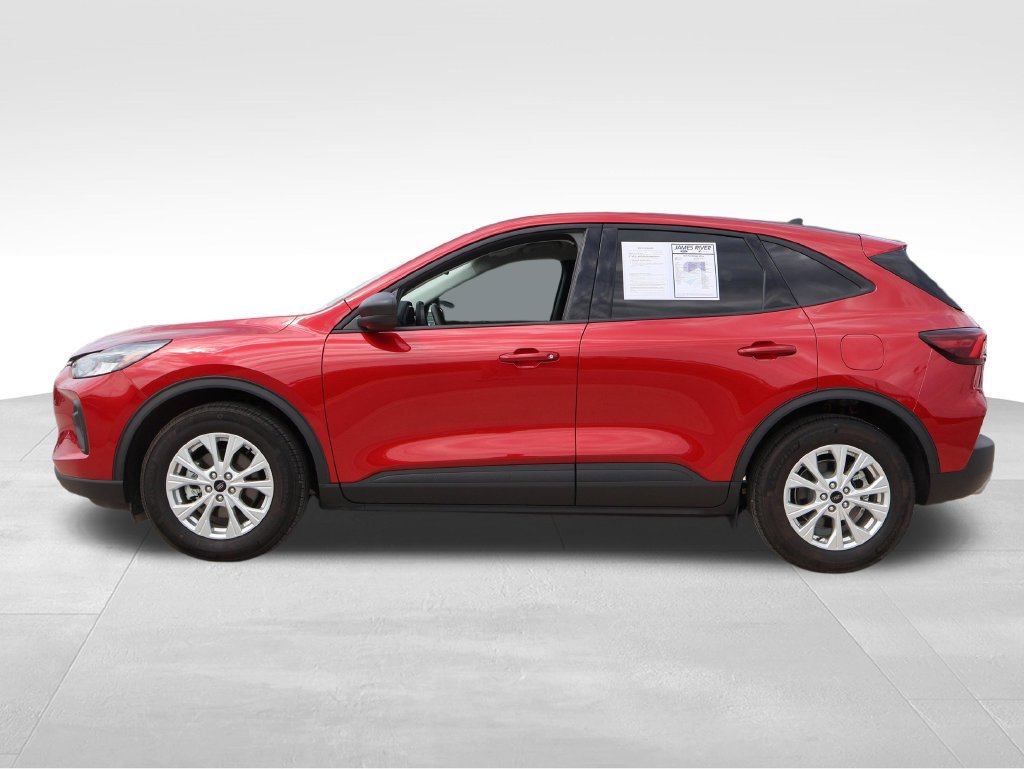 Used 2025 Ford Escape Active w/ Cold Weather Package FWD image 2