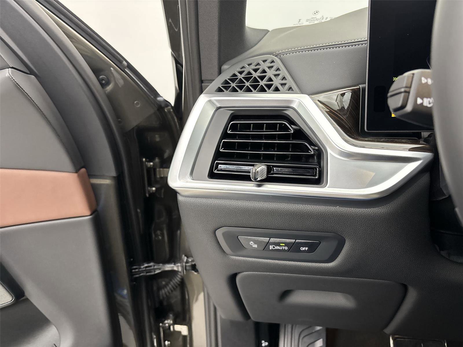 New 2026 BMW X5 xDrive50e image 31