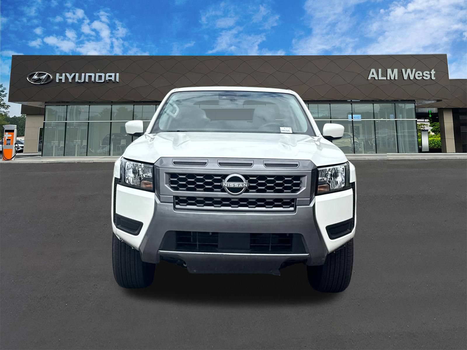 Used 2025 Nissan Frontier SV w/ Tow Package RWD image 2