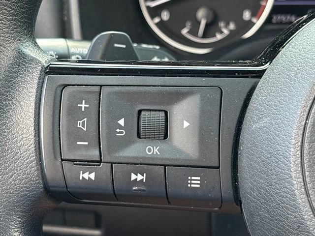 Used 2023 Nissan Rogue SV AWD/4WD image 18