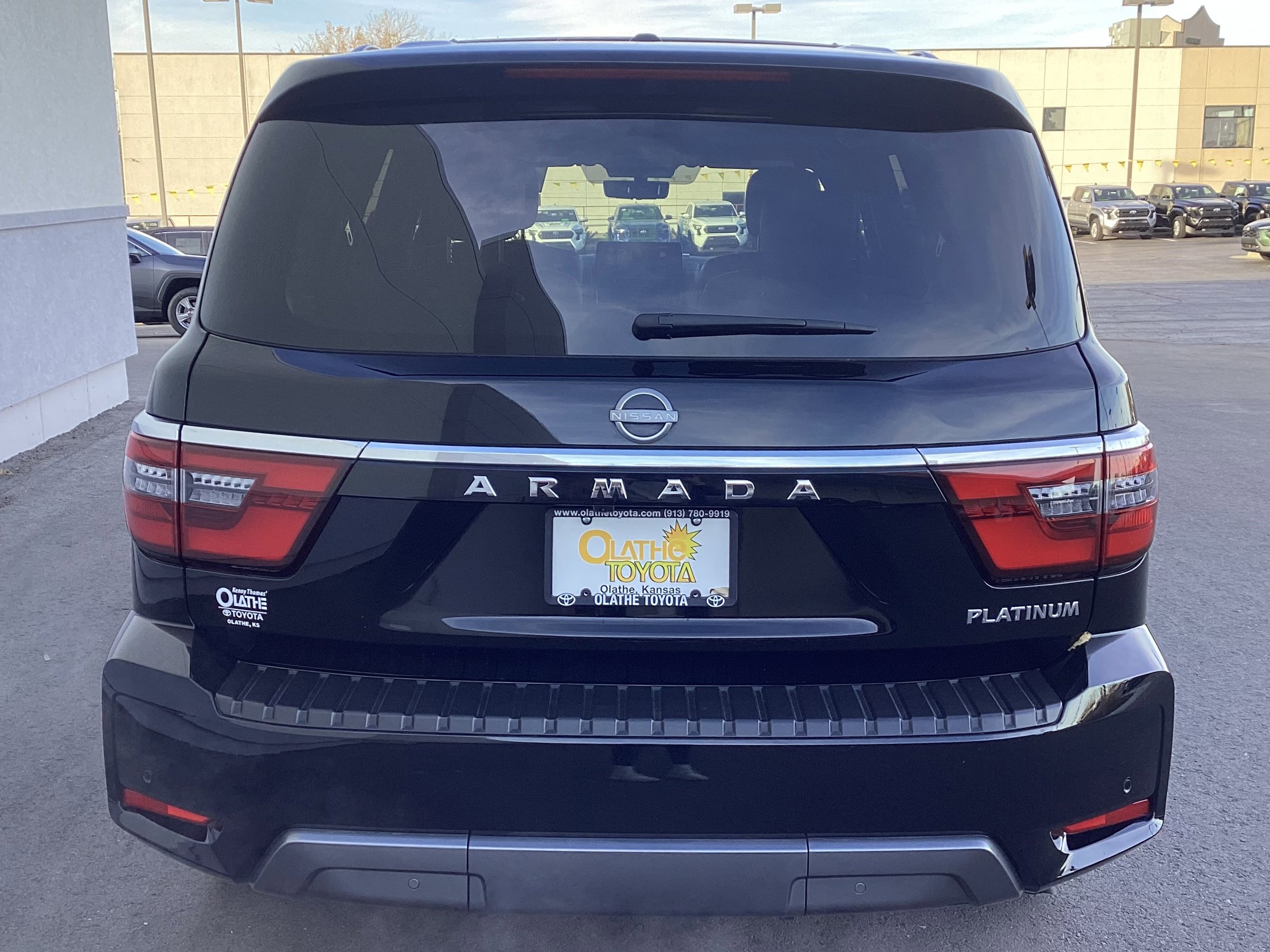 Used 2024 Nissan Armada Platinum w/ Captain's Chairs Package image 6
