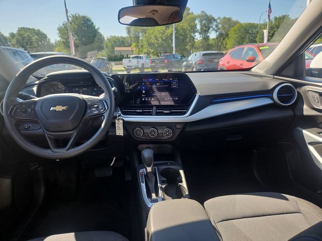 Used 2024 Chevrolet Trax LS w/ LS Convenience Package FWD image 13