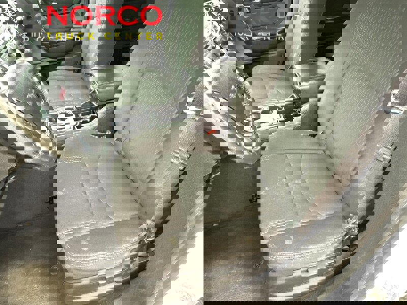 Used 2015 GMC Acadia SLE image 19