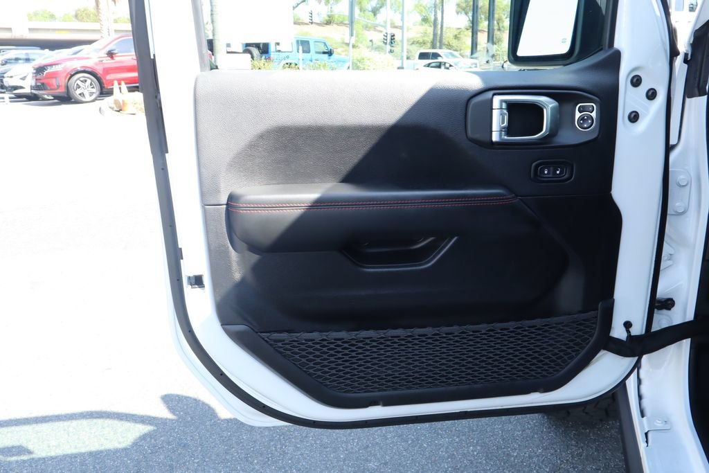 Used 2025 Jeep Gladiator Rubicon w/ Convenience Group AWD/4WD image 18