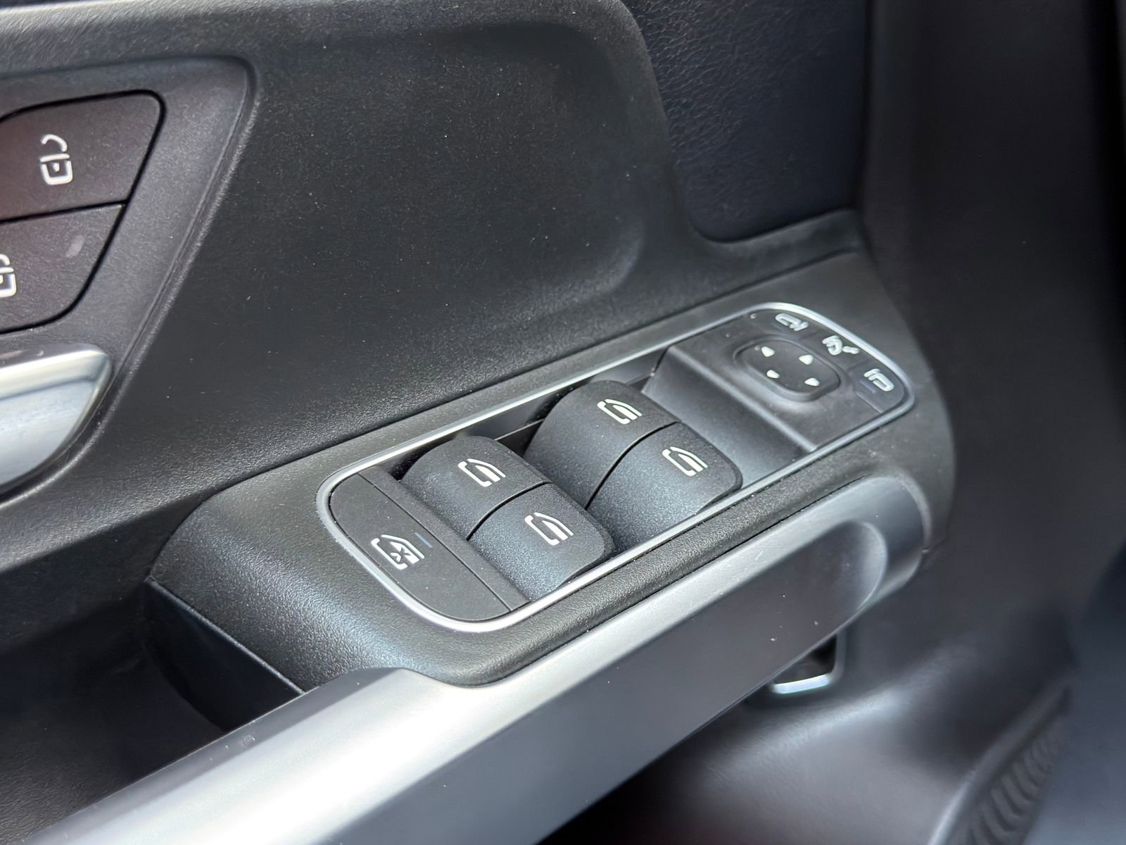 Used 2020 Mercedes-Benz GLB 250 4MATIC image 23