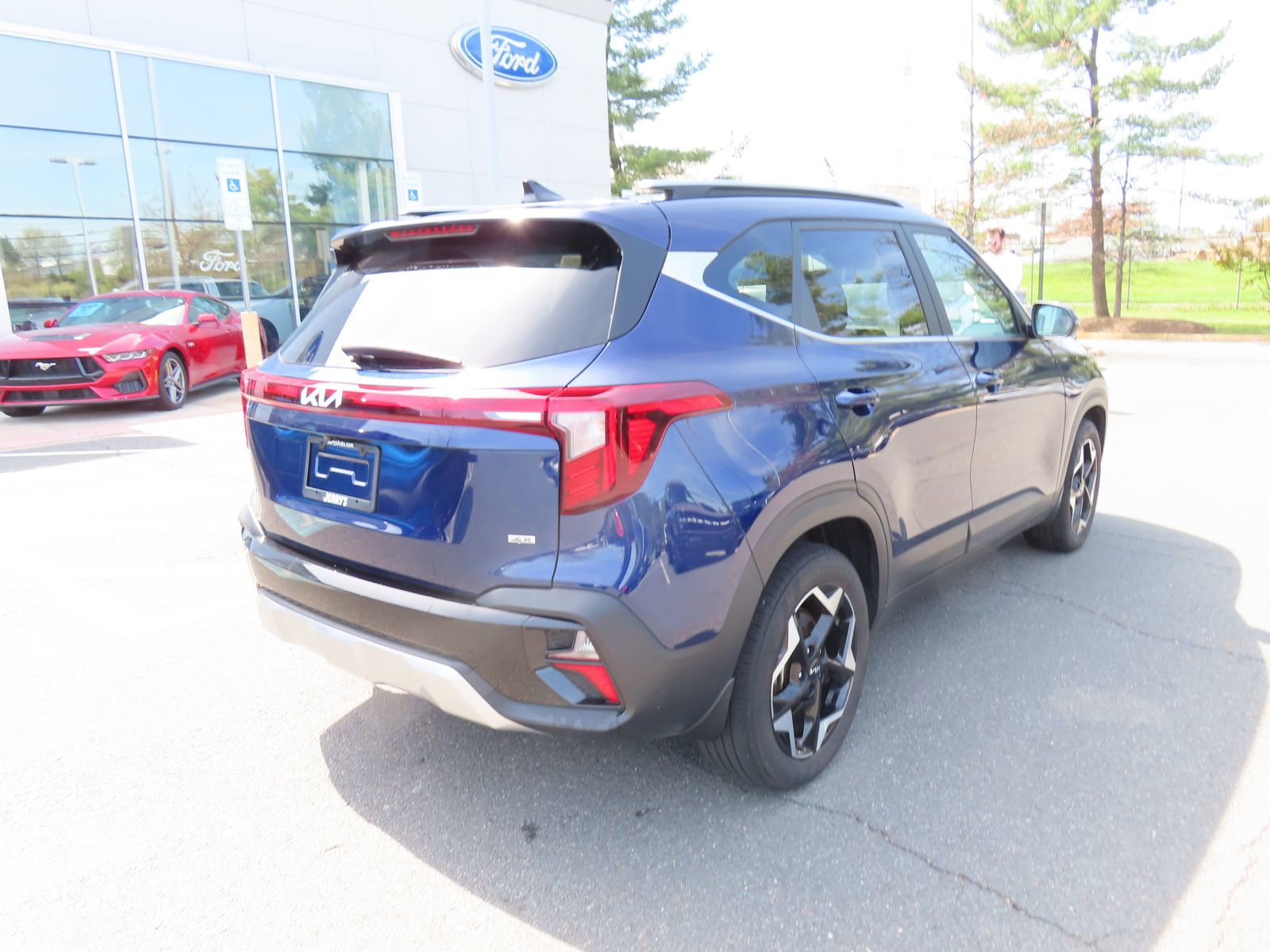 Used 2024 Kia Seltos EX image 4