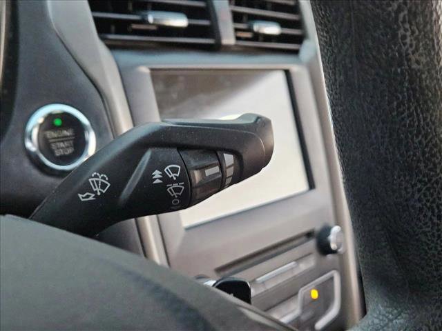 Used 2017 Ford Fusion SE w/ Fusion SE Technology Package image 13