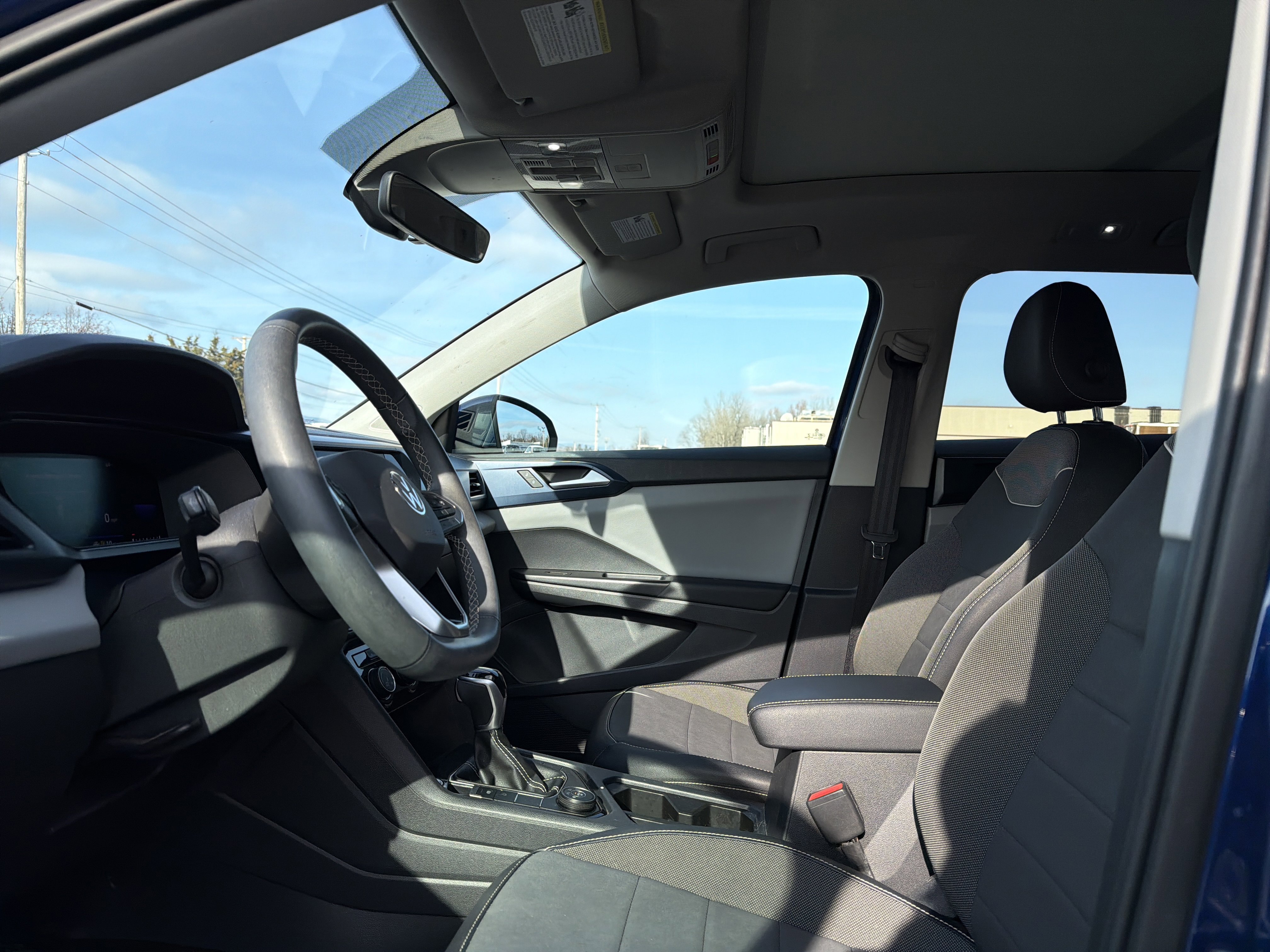 Certified 2023 Volkswagen Taos SE w/ Panoramic Sunroof Package image 12