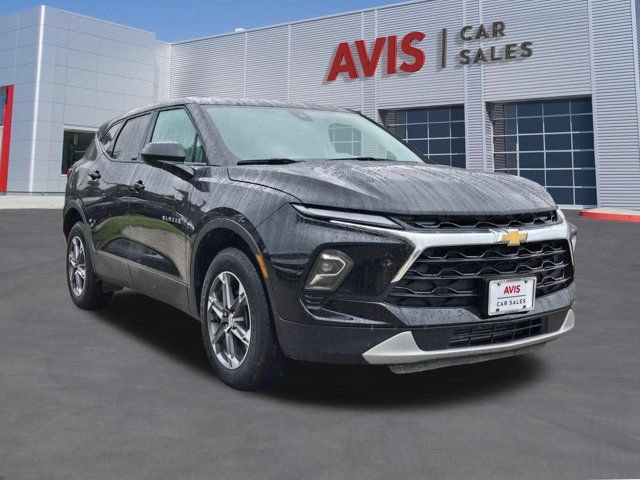 Used 2025 Chevrolet Blazer LT FWD image 3
