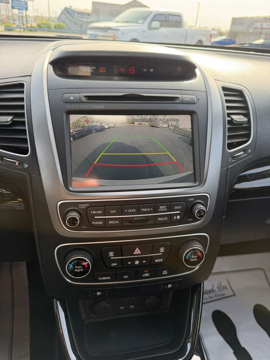 Used 2015 Kia Sorento SX image 14