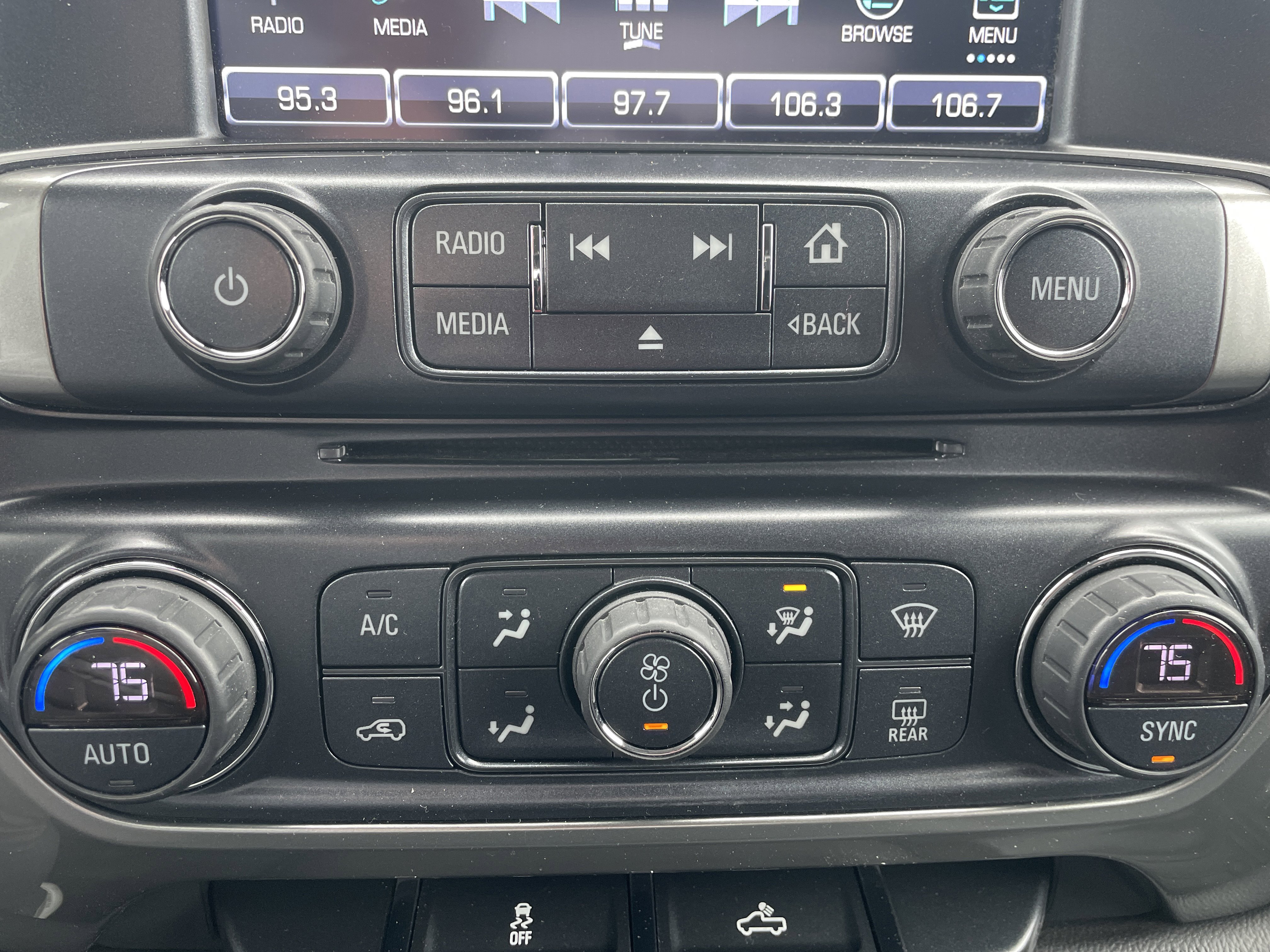 Used 2018 Chevrolet Silverado 1500 LT w/ All Star Edition image 37