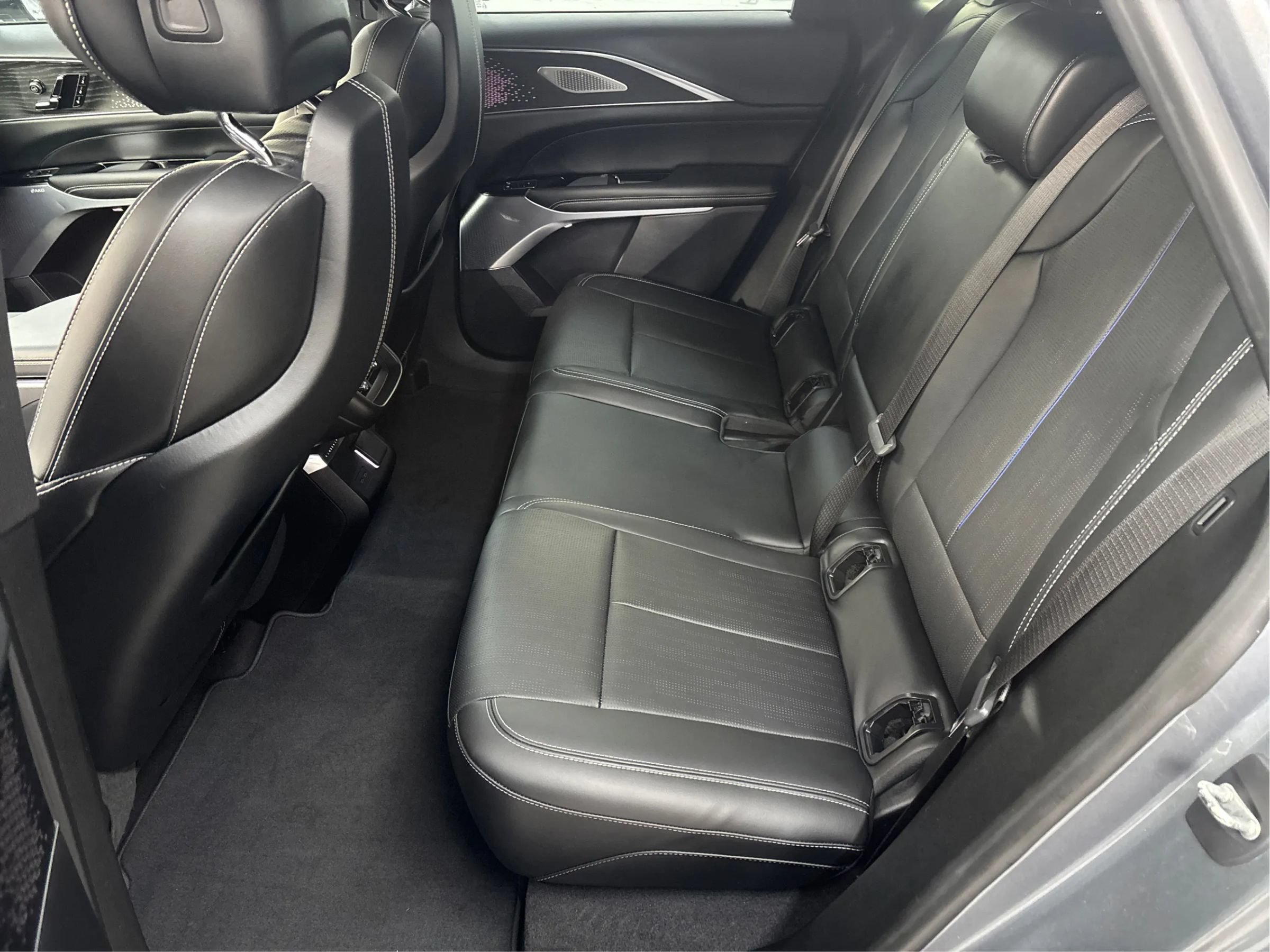 Used 2023 Cadillac Lyriq AWD image 14