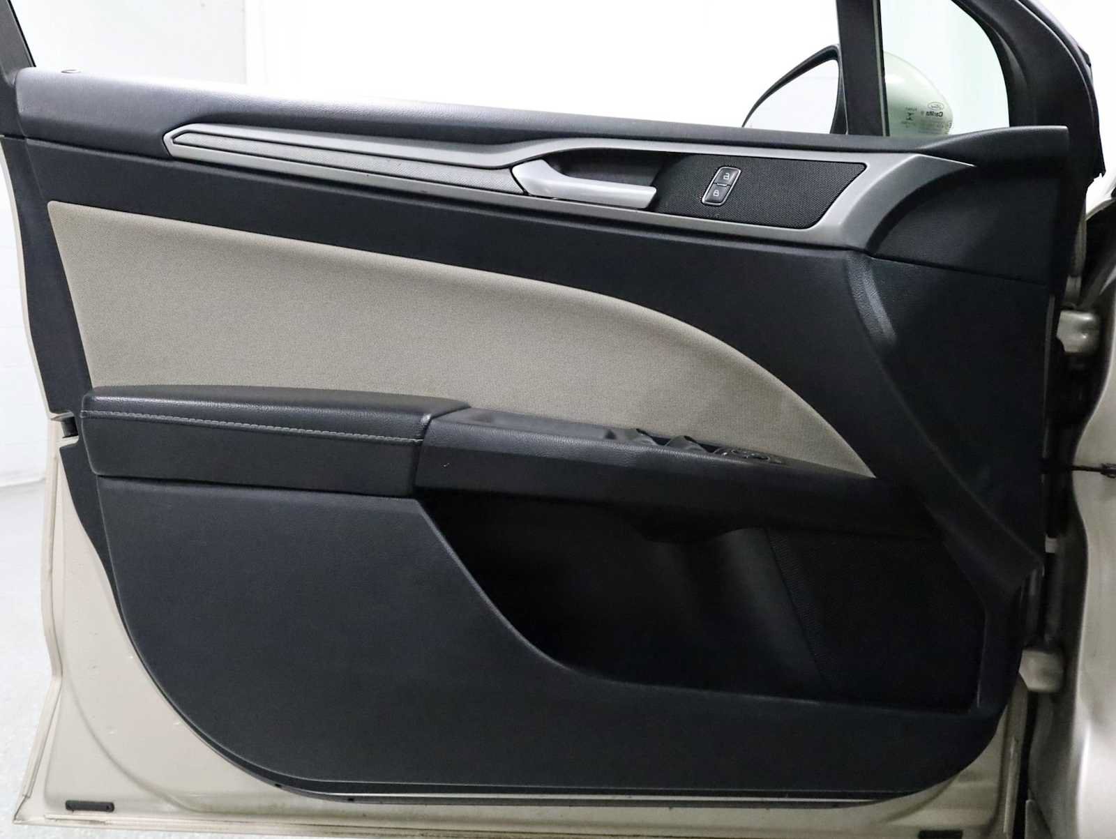 Used 2019 Ford Fusion S FWD image 16