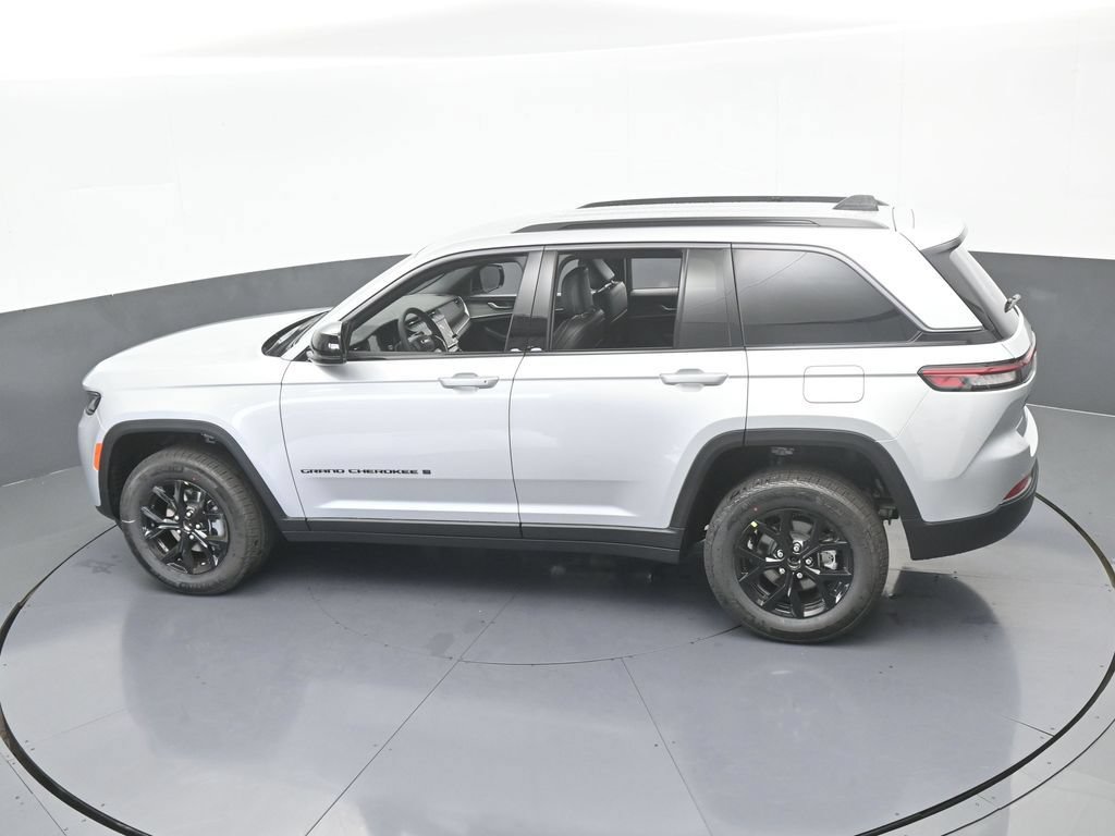 New 2026 Jeep Grand Cherokee Altitude RWD image 41