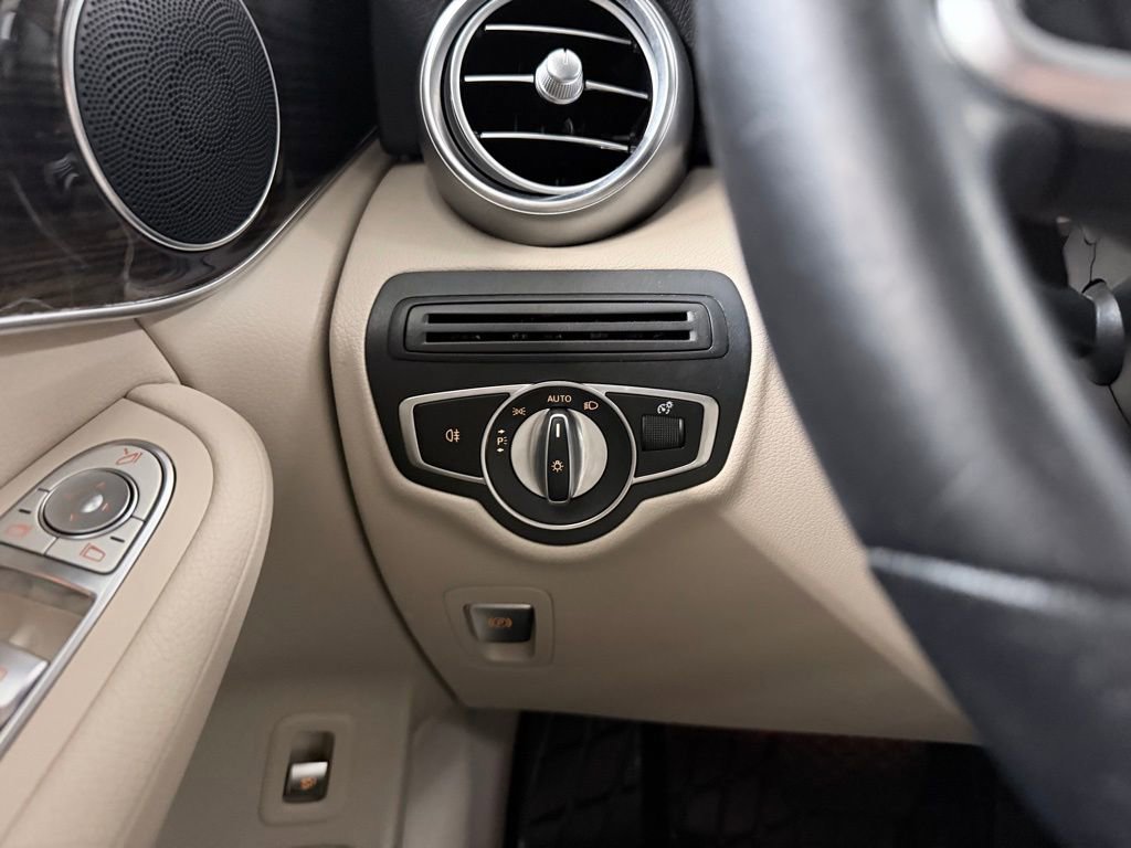 Used 2021 Mercedes-Benz GLC 300 image 24