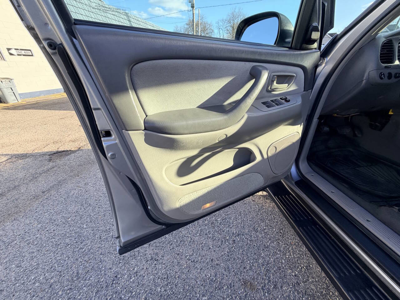 Used 2005 Toyota Sequoia SR5 image 18