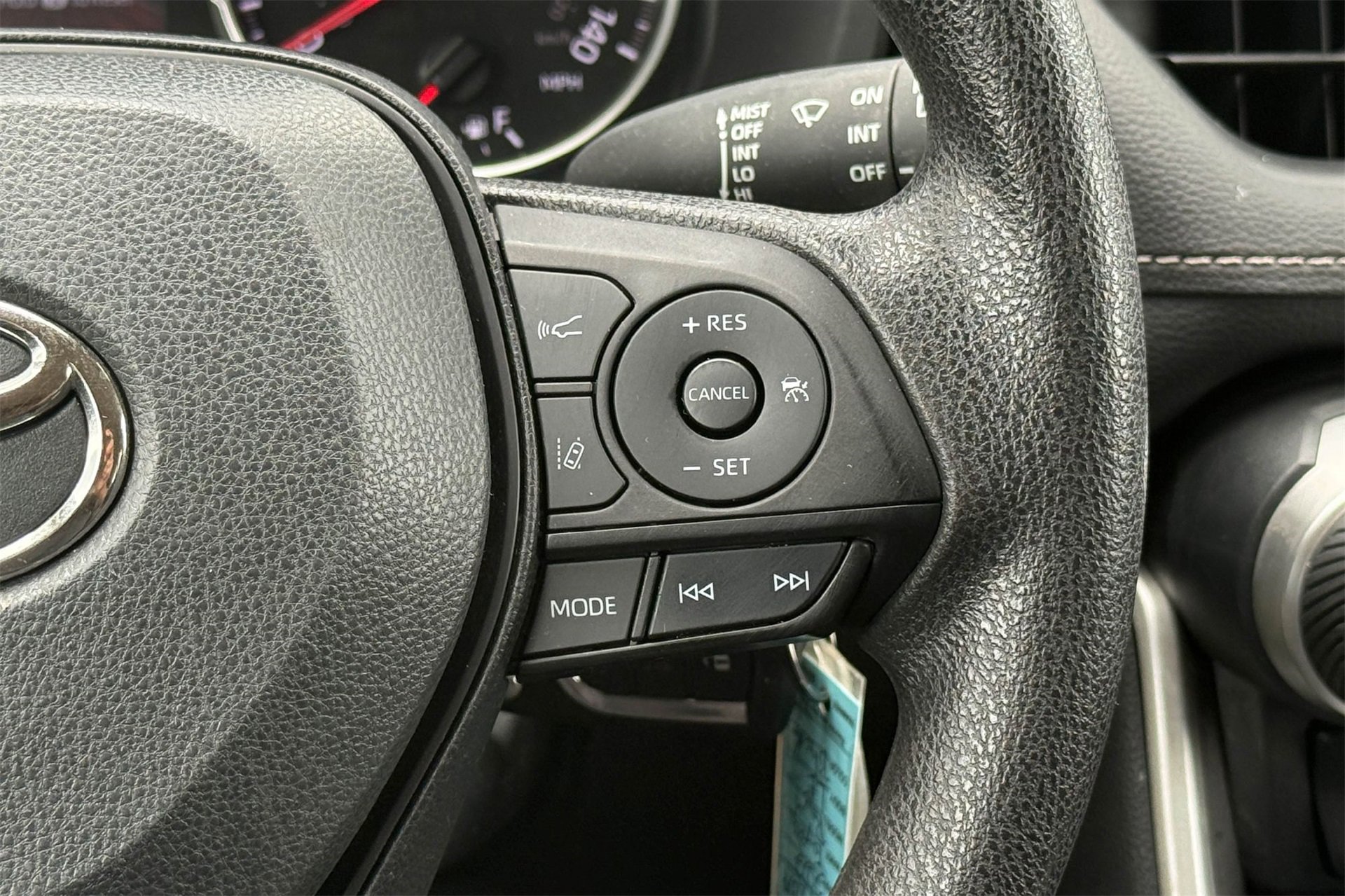 Used 2022 Toyota RAV4 LE image 23