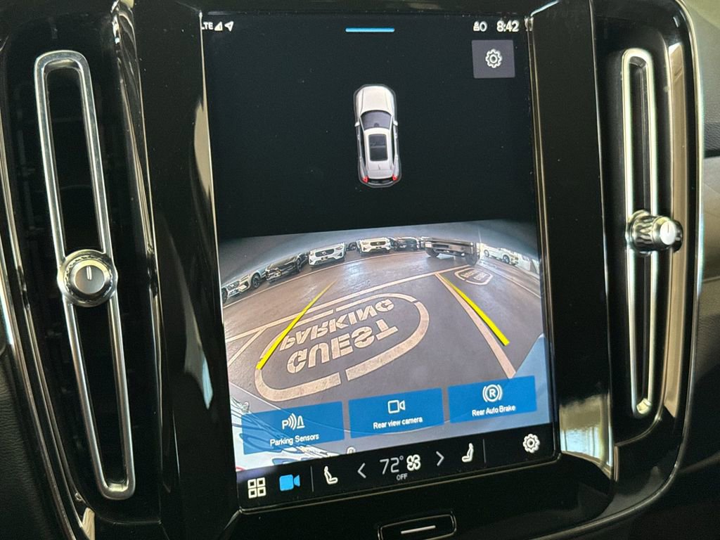 Certified 2023 Volvo XC40 Recharge Core image 19
