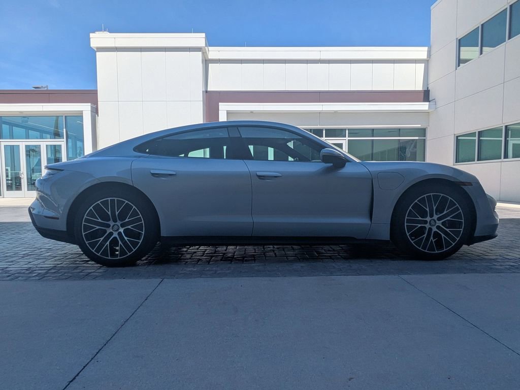 Used 2021 Porsche Taycan image 3