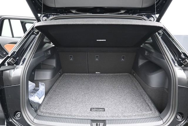 New 2026 Volkswagen Tiguan SEL R-Line AWD/4WD image 12