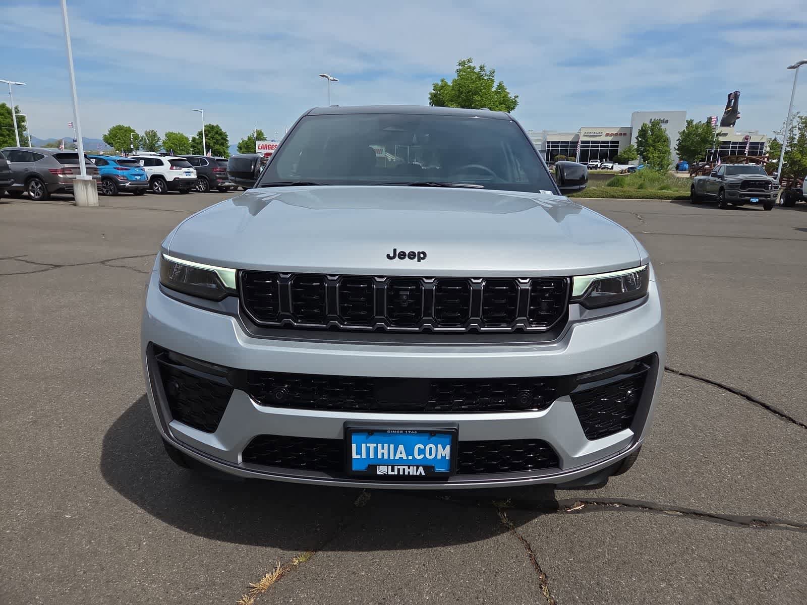 New 2026 Jeep Grand Cherokee Summit AWD/4WD image 14