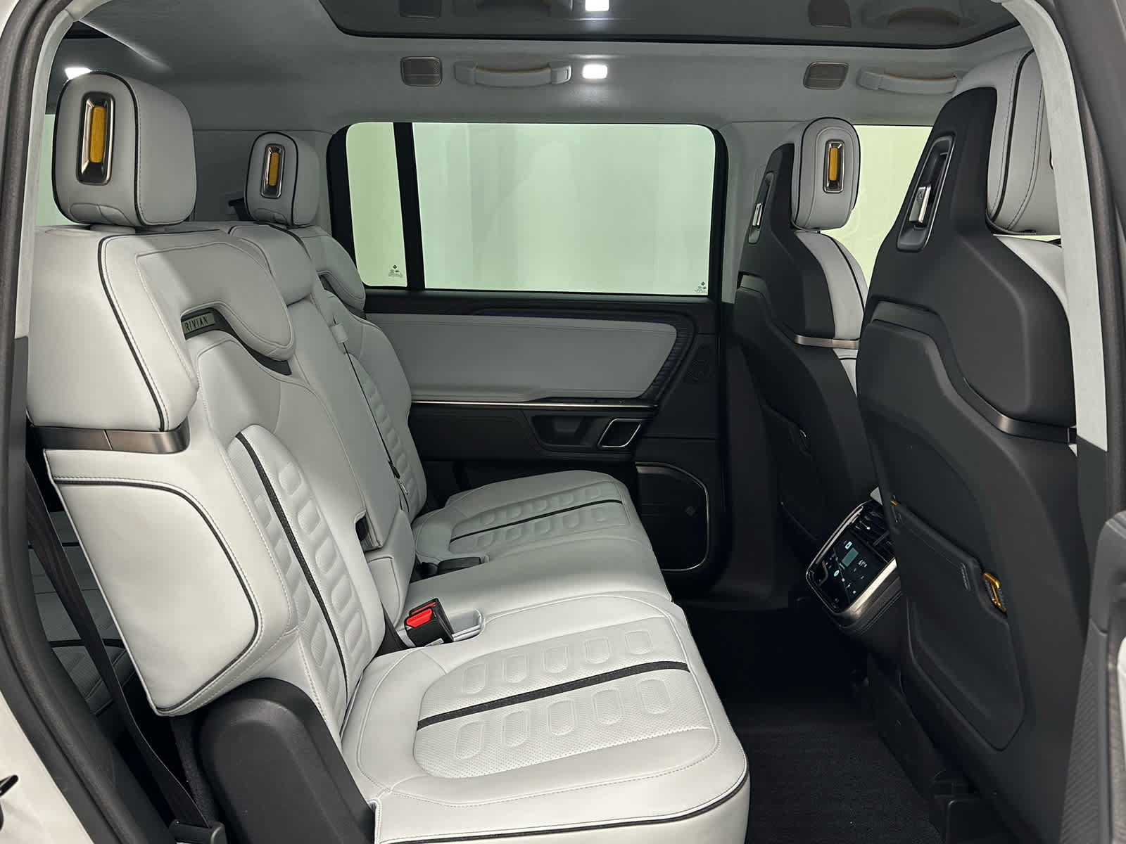 Used 2023 Rivian R1S Adventure Dual AWD/4WD image 22