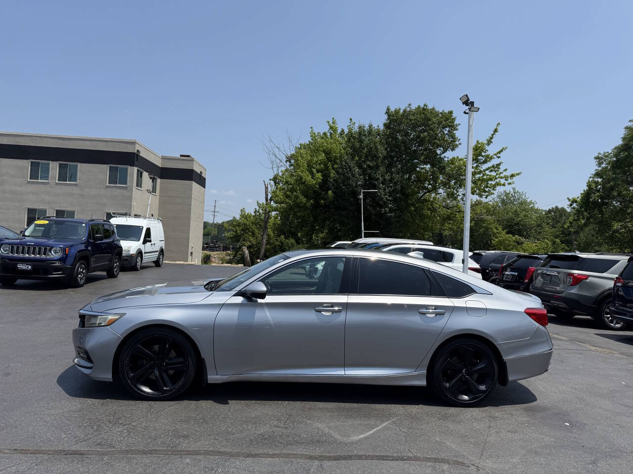 Used 2018 Honda Accord Touring image 5