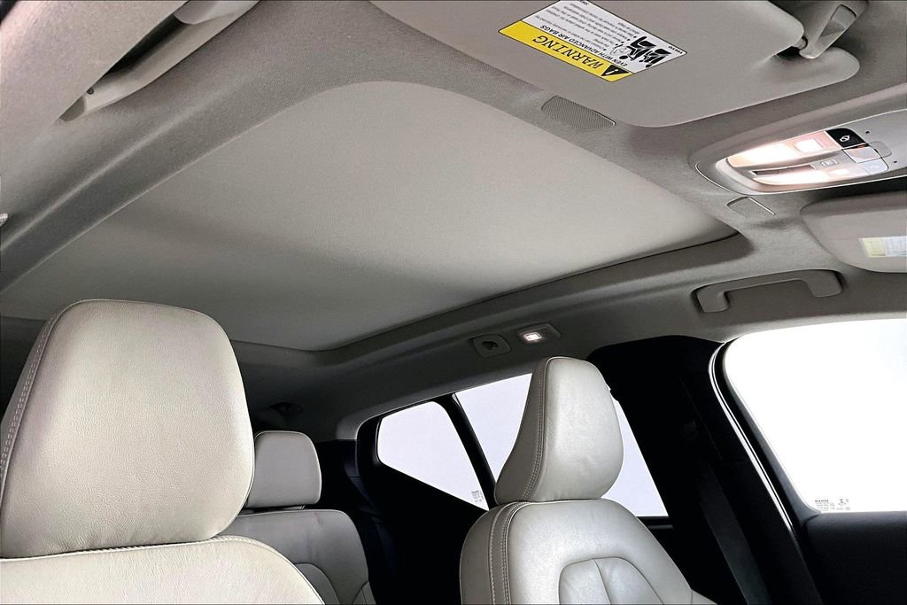 Certified 2023 Volvo XC40 B5 Plus image 23