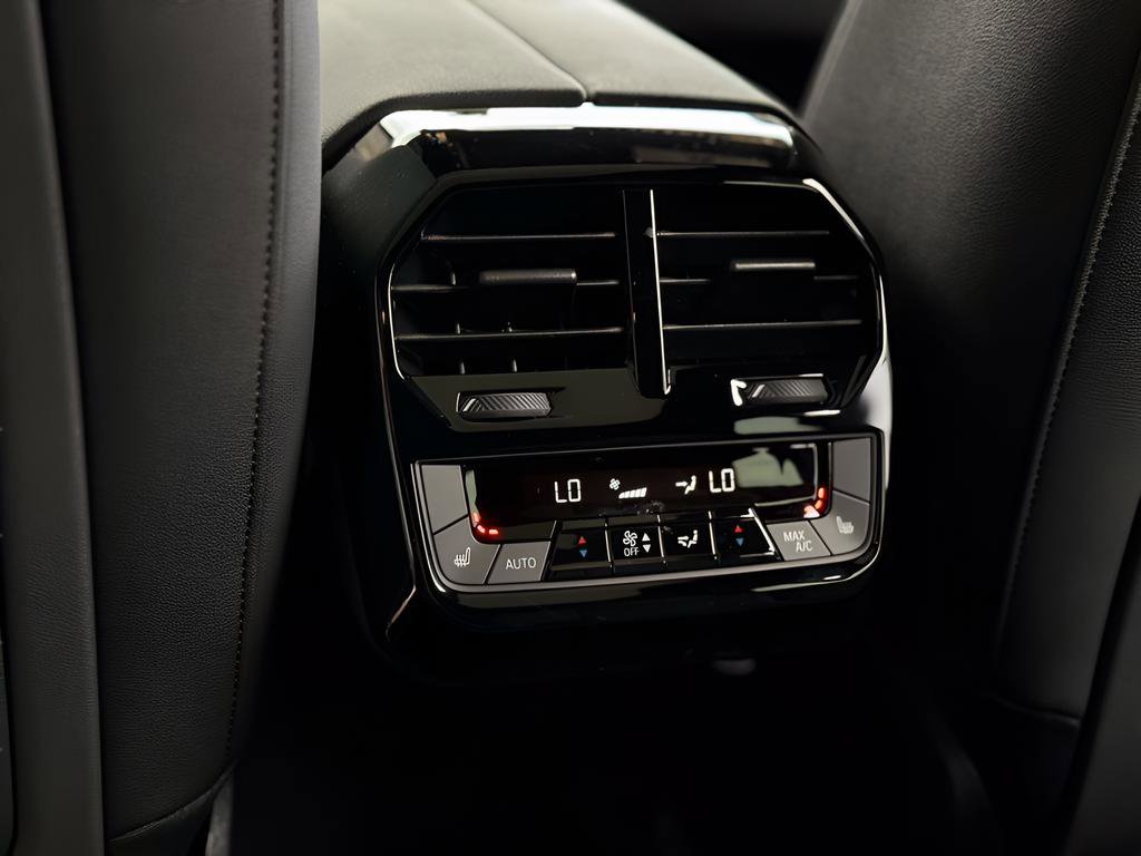 Used 2022 BMW iX xDrive50 w/ Convenience Package image 20