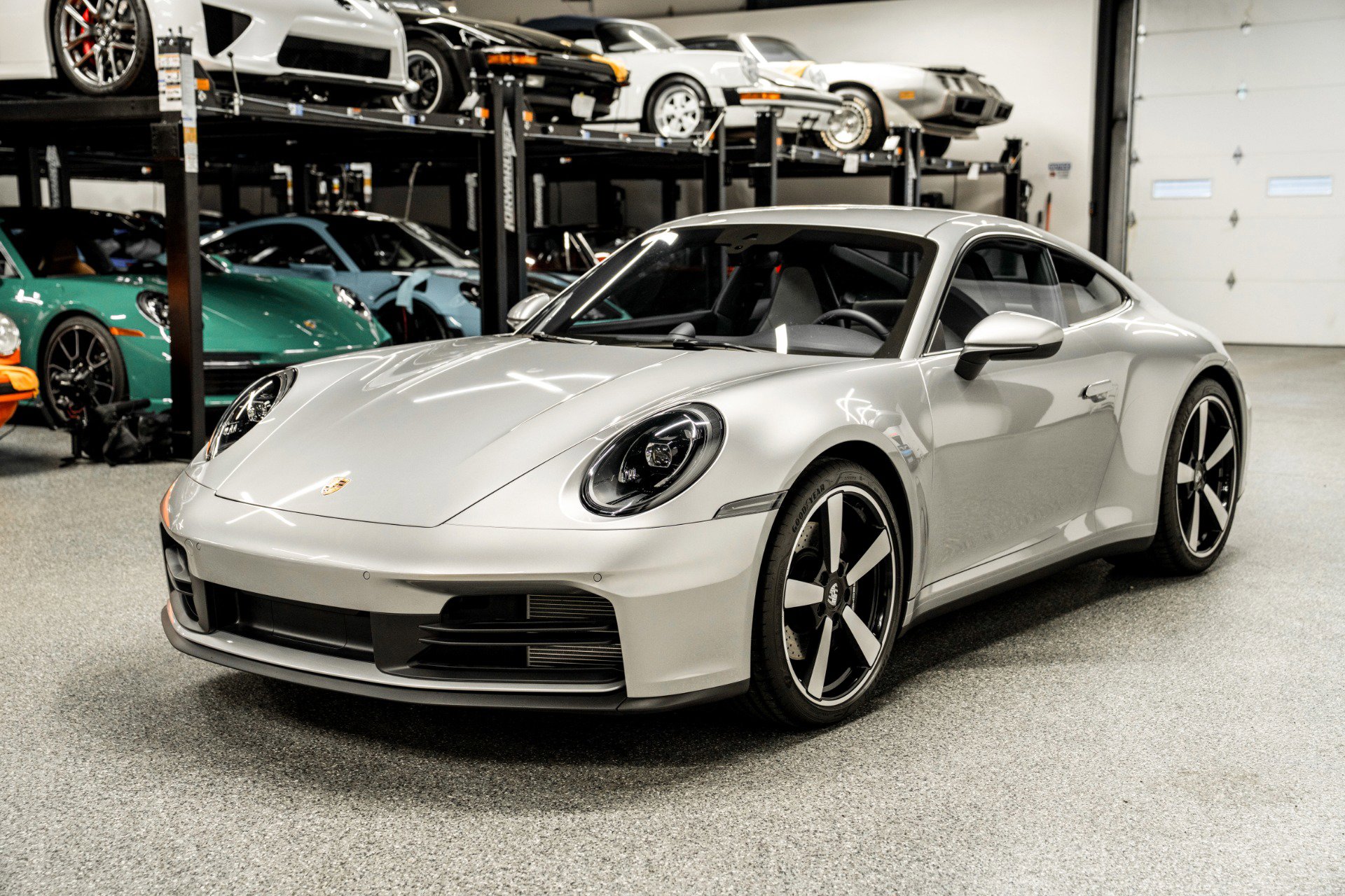 Used 2025 Porsche 911 Carrera image 5