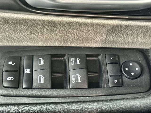 Used 2024 Chrysler Pacifica Touring-L FWD image 23