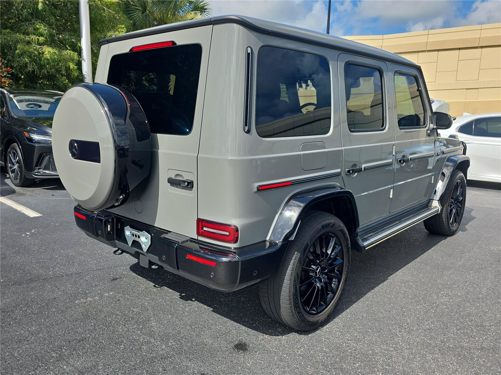 Used 2023 Mercedes-Benz G 550 image 3